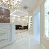 Shine Of Emerald, Центр эстетической медицины