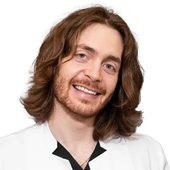 Снигирь Олег Олегович, пластический хирург