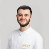 Мадоян Армен Гагикович, стоматолог-хирург