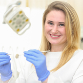 Наумова Виктория Юрьевна, стоматолог-хирург