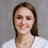 Мартиросова Алина Юрьевна, стоматолог-хирург