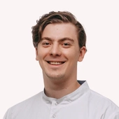 Коротеев Максим Николаевич, стоматолог-хирург