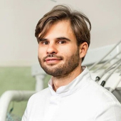 Васянович Евгений Николаевич, стоматолог-терапевт