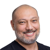 Доррадж Ирадж Михайлович, стоматолог-хирург