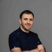 Захарян Жан Степанович, стоматолог-терапевт