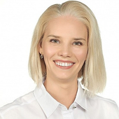 Клопова Анна Петровна, стоматолог-терапевт