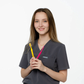 Янаки Полина Владимировна, стоматолог-терапевт