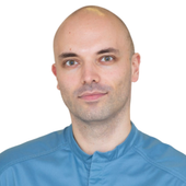 Манолий Евгений Денисович, стоматолог-терапевт