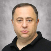 Хачатрян Арсен Робертович, стоматолог-терапевт