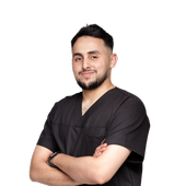 Елмадад Аюб, стоматолог-терапевт