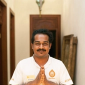 Джитхин Джонни, массажист