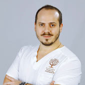 Тер-Терьян Эдуард Григорьевич, врач-косметолог