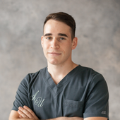 Израилов Артур Муношевич, стоматолог-терапевт