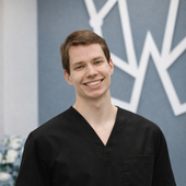 Петров Михаил Владимирович, стоматолог-терапевт