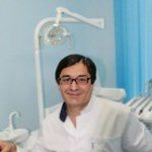 Омаров Артур Михайлович, стоматолог-хирург