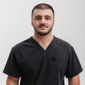 Амиров Курбан Султанбекович, стоматолог-терапевт