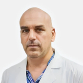 Арноф Саги, нейрохирург