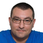 Науменко Антон Александрович, стоматолог-хирург