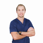 Илюхин Илья Андреевич, стоматолог-хирург