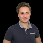 Азаров Павел Евгеньевич, стоматолог-терапевт