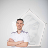 Варварюк Максим Сергеевич, стоматолог-терапевт