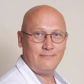 Эйсак Антон Владиславович, стоматолог-хирург