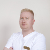 Бушуев Дмитрий Александрович, имплантолог