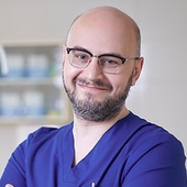 Фелькер Вячеслав Владимирович, стоматолог-хирург