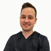 Айдаров Дмитрий Андреевич, стоматолог-хирург