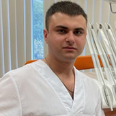 Божухин Вячеслав Юрьевич, стоматолог-терапевт