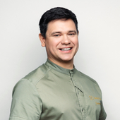 Мочалов Дмитрий Олегович, стоматолог-хирург