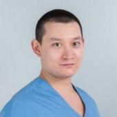 Казакбаев Ренат Амирович, офтальмолог-хирург