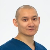 Казакбаев Ренат Амирович, офтальмолог-хирург