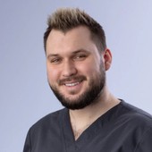 Толстоухов Владислав Сергеевич, стоматолог-хирург