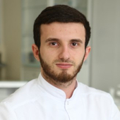 Магомедов Раджаб Низамиевич, стоматолог-терапевт