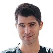 Мартынов Анатолий Олегович, стоматолог-хирург