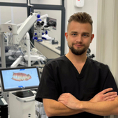 Соловьев Олег Олегович, стоматолог-терапевт