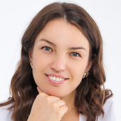 Максимова Алёна Олеговна, стоматолог-хирург