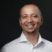 Десятерик Олег Евгеньевич, стоматолог-терапевт