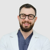 Дергам Юсеф Бассамович, пластический хирург