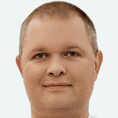 Денисов Денис Сергеевич, стоматолог-терапевт