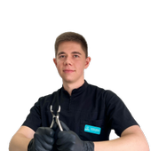 Кутаров Роман Александрович, стоматолог-хирург