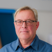 Бадажков Евгений Геннадьевич, офтальмолог-хирург