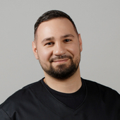 Мовсисян Морис Давитович, стоматолог-хирург