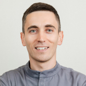 Уджуху Тимур Русланович, стоматолог-терапевт