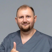 Манапов Павел Александрович, стоматолог-хирург