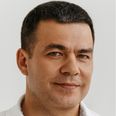 Комнатов Денис Васильевич, пластический хирург