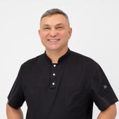 Отмахов Виктор Николаевич, стоматолог-хирург