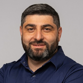 Мкртичян Артем Альбертович, стоматолог-хирург