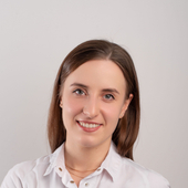 Комелькова Яна Андреевна, стоматолог-хирург